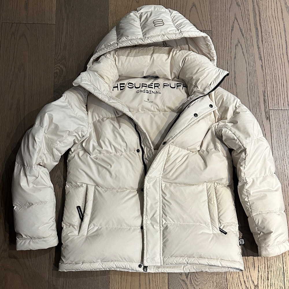 Aritzia Super Puff Jacket in matte pearl